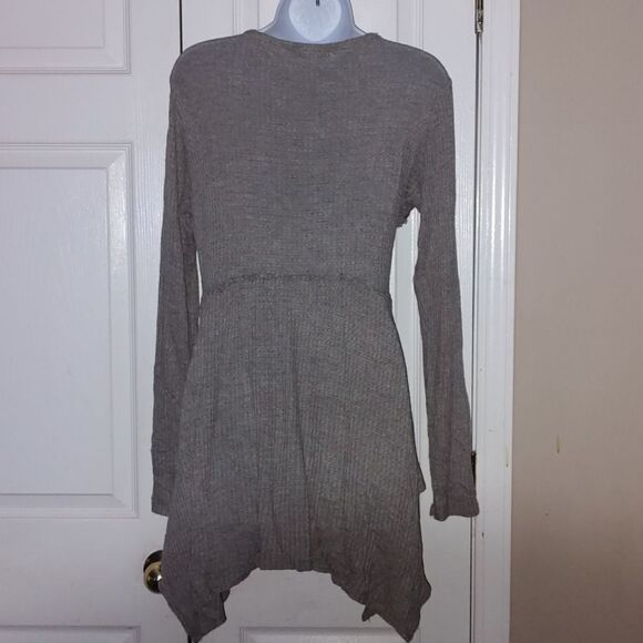 Maurices  gray long sleeve sharkbite tunic top Sz L - Picture 4 of 5